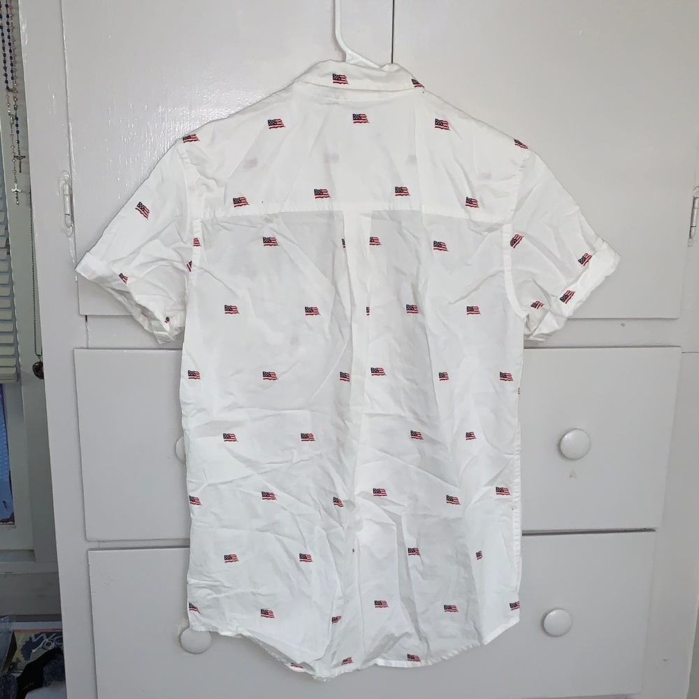 Boys/The Children's Place White Short-Sleeve Button-Up Shirt with Flag Print - Picture 3 of 3